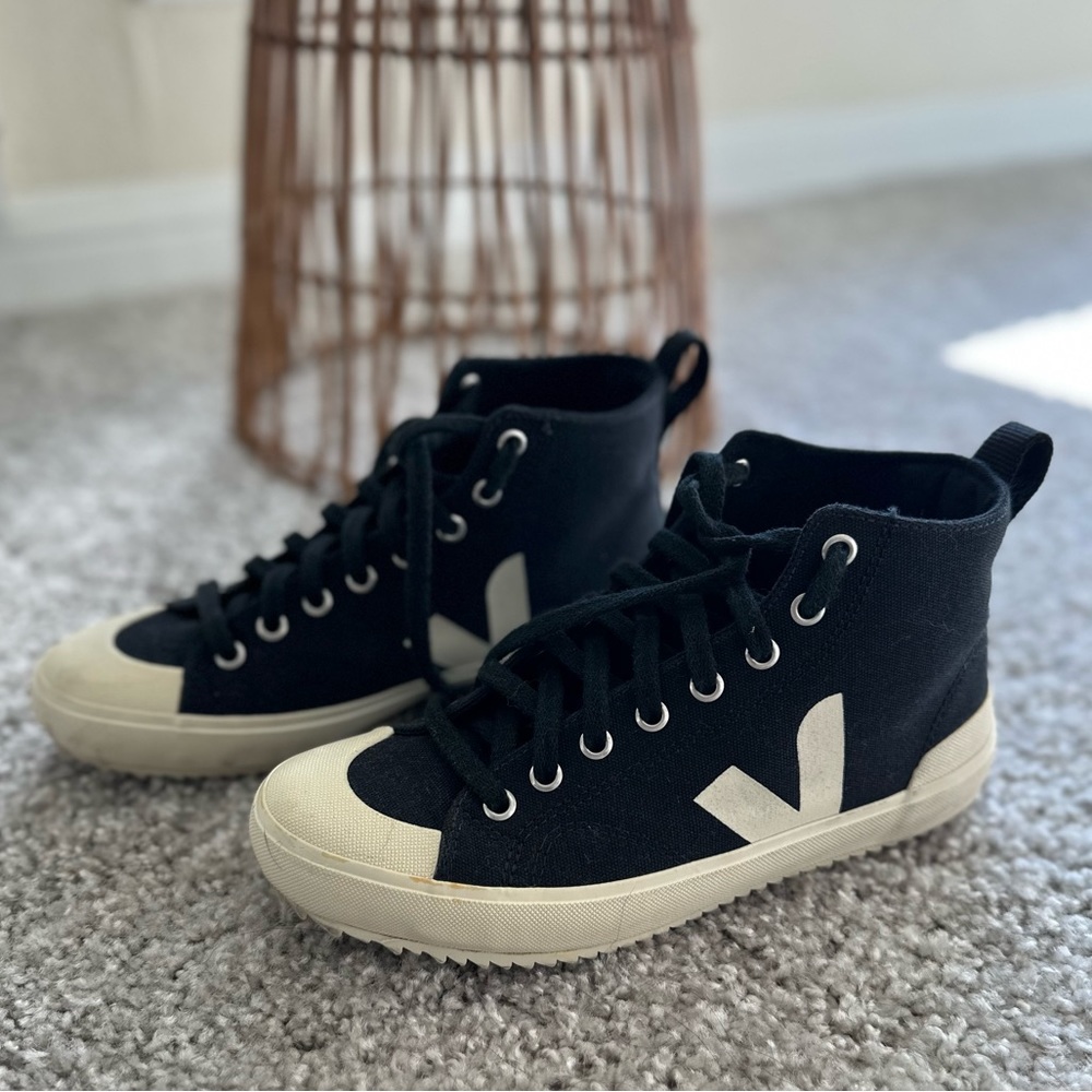 Women’s Veja Nova Canvas High Top Sneaker, Size 37 - Excellent Condition